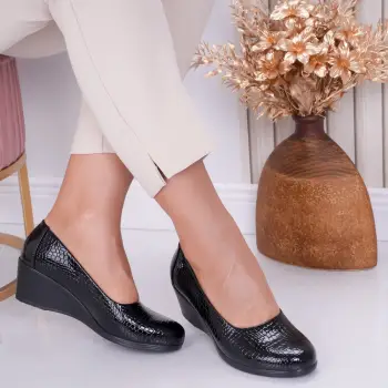 Pantofi dama cu platforma Negri din Piele Ecologica Lacuita Miana imagine