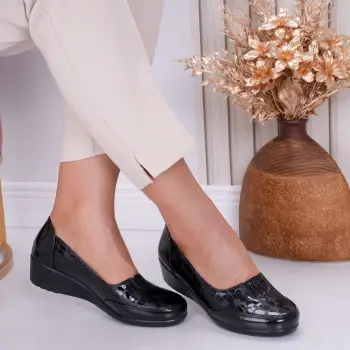 Pantofi dama cu platforma Negri din Piele Ecologica Lacuita Tara Croco imagine