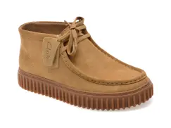 Ghete CLARKS bej, TORHILL HI, din piele intoarsa imagine