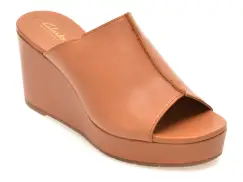 Papuci CLARKS maro, SABINA MULE, din piele naturala imagine