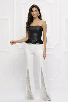 Pantaloni evazati albi cu talie inalta si buzunare laterale imagine