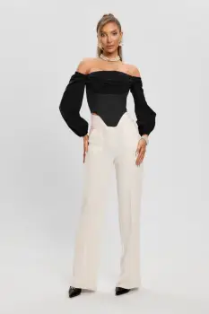 Pantaloni evazati albi prevazuti cu buzunare laterale si talie inalta imagine