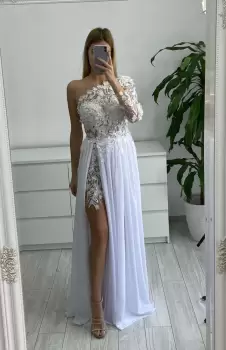 Rochie de ocazie alba din voal cu broderie in partea superioara imagine