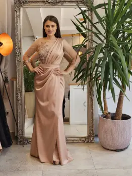 Rochie eleganta din tafta cu slit pe picior si broderie pretioasa imagine