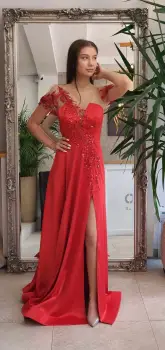 Rochie eleganta din tafta rosie cu slit pe picior si broderie pretioasa imagine