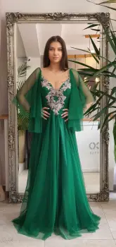 Rochie eleganta din tulle fin de culoare verde si broderie pretioasa in partea superioara imagine