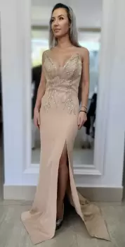 Rochie eleganta lunga cu slit pe picior si broderie pretioasa in partea superioara imagine