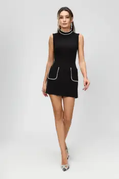 Rochie eleganta neagra din jerse accesorizata cu cristale la baza gatului si buzunare imagine