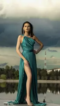 Rochie eleganta plisata de culoare turquoise si slit pe picior imagine