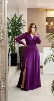 Rochie lunga de ocazie confectionata din material fluid cu partea superioara petrecuta si slit pe picior imagine
