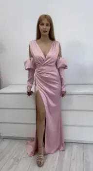 Rochie lunga de ocazie cu slit pe picior si umeri goi imagine