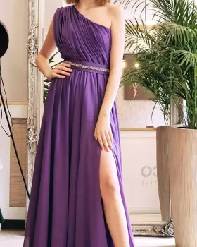 Rochie lunga de ocazie din voal mov accesorizata cu pense in zona superioara si centrura detasabila imagine