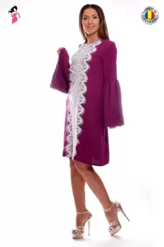 Rochie mov lejera cu dantela alba si maneci clopot imagine