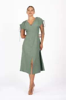 Rochie vaporoasa cu croi lejer in clos imagine