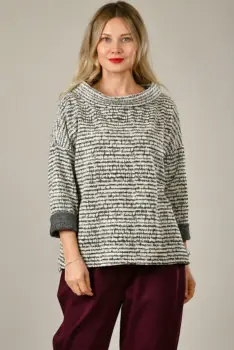 Bluza alb negru cu textura grafica si croi lejer imagine