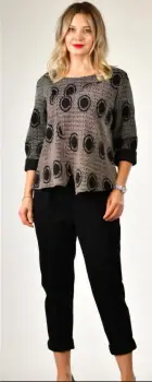 Bluza bej cu cercuri negre in relief si croi lejer, cu bumbac imagine