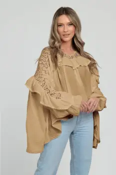 Bluza boho oversize din batist de bumbac, in colturi, cu volan si dantela, camel imagine