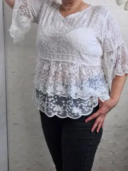 Bluza brodata cu volane din dantela de bumbac, alba imagine