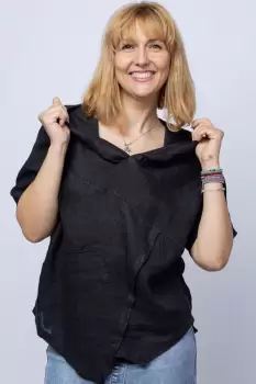 Bluza neagra asimetrica din in, cu gluga imagine