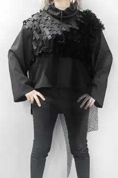 Bluza neagra oversize, compusa din materiale diferite cu guler inalt imagine