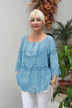 Bluza tip ie cu dantela si paiete fine incolore din matase si vascoza bleu brodata imagine