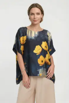 Bluza vaporoasa tip poncho din matase si vascoza, croi oversized cu print floral pe fond albastru si maneci largi fluide - Copie imagine