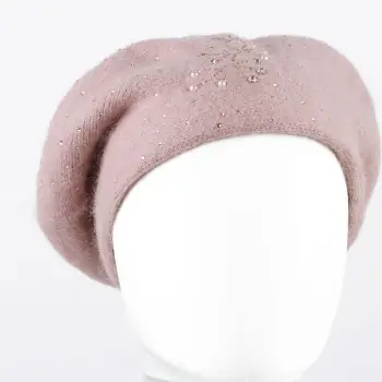 Caciula roz prafuit  model tricotat cu perle si strasuri fine aplicate, dublata in interior imagine