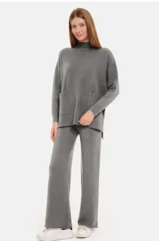 Compleu cu pantaloni si pulover cu gat semiinalt si buzunare, din tricotaj fin, gri imagine