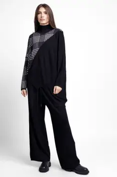 Compleu cu pulover oversize asimetric si pantaloni tricotaj, negru cadrilat imagine