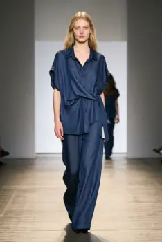 Compleu dama , camasa si pantaloni, croi lejer, elegant casual, din tencel, albastru jeans imagine
