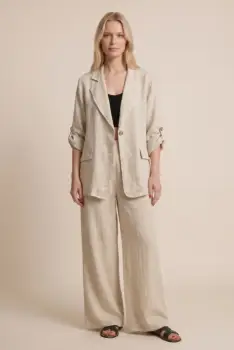 Compleu din in bej, sacou lejer si pantaloni largi, stil minimalist elegant imagine