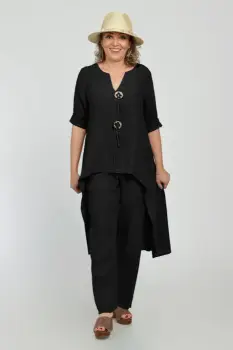 Compleu din in, cu nasturi decorativi, cu pantaloni si bluza tunica mai lunga in spate, negru imagine