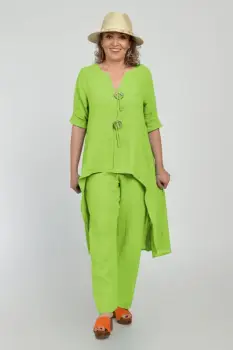 Compleu din in, cu nasturi decorativi, cu pantaloni si bluza tunica mai lunga in spate, verde deschis imagine