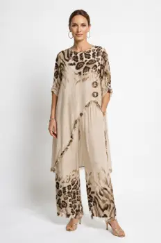 Compleu elegant din vascoza satinata cu imprimeu animal print si pantaloni palazzo bej imagine
