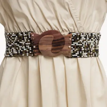 Curea elastica cu margelute din sticla alba, neagra si aurie, catarama din lemn natural imagine