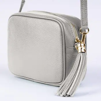 Geanta crossbody gri deschis din piele naturala, cu ciucure din piele imagine