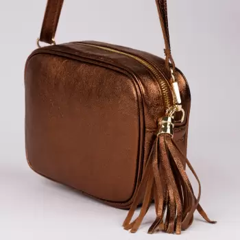 Geanta crossbody metalizat din piele naturala, cu ciucure din piele, cupru imagine