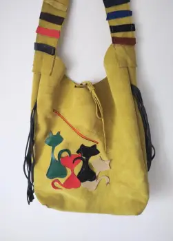 Geanta handmade , din piele naturala intoarsa galbena, cu pisicute imagine