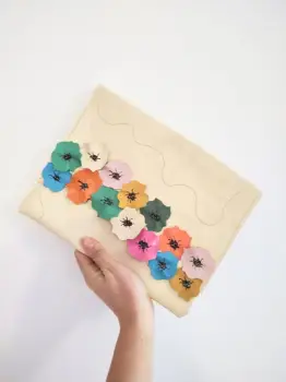 Geanta handmade , din piele naturala ivoire , cu maci colorati imagine
