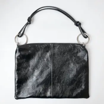 Geanta plic mare cu inele mari aurii si doua barete, din piele naturala neagra metalizata imagine