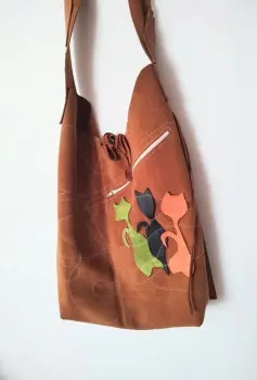 Geanta sac ,din piele naturala camel intoarsa ,cu pisicute imagine
