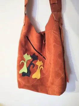 Geanta sac ,din piele naturala  caramizie intoarsa ,cu pisicute imagine