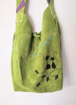 Geanta sac verde olive ,cu pisicute  pictate ,din piele naturala intoarsa imagine