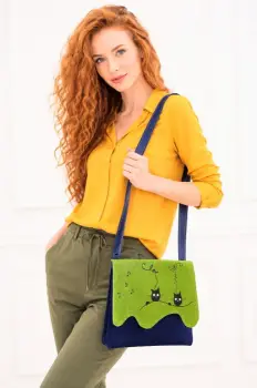 Geanta unicat handmade  cu pisicute si mesaje  ,din piele naturala olive si albastru electric imagine