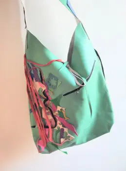 Geanta verde turcoaz  din piele naturala, cu aplicatii multicolore ,unicat imagine