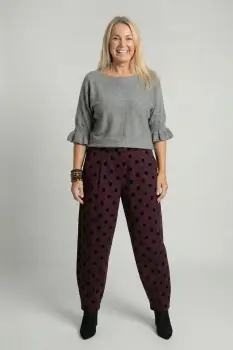 Pantaloni bordo lejeri cu imprimeu buline subtil emosate ,   croi relaxat, talie confortabila imagine