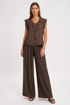 Pantaloni dama palazzo din vascoza cu talie elastica si curea, maro imagine