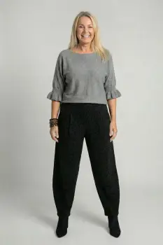 Pantaloni negri lejeri cu imprimeu subtil emosat animal print ,   croi relaxat, talie confortabila imagine