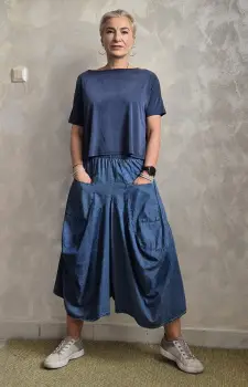 Pantaloni oversize albastru denim cu croiala ampla si buzunare imagine