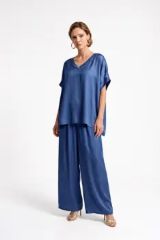 Pantaloni palazzo fluizi din matase si vascoza satinata, albastru jeans imagine